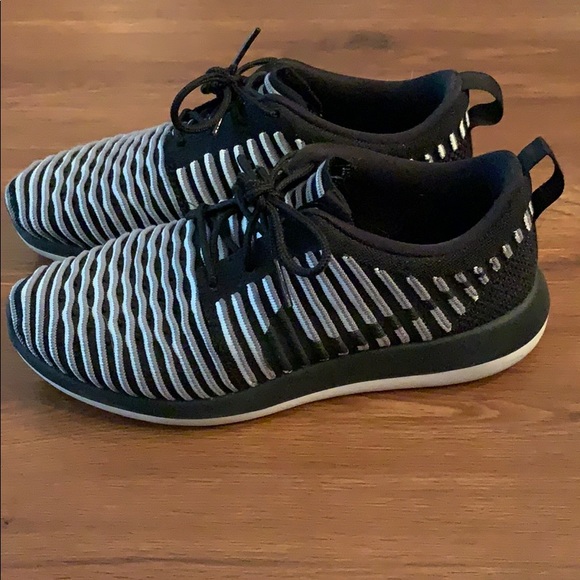 Nike Free - Picture 1 of 2